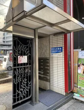 セントラル共立ビルの外観