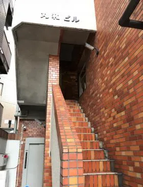 丸和ビルの外観