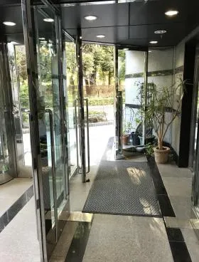 新宿御苑ビルの外観