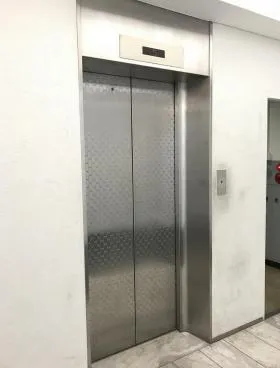 ビジョナリーⅥビルの外観
