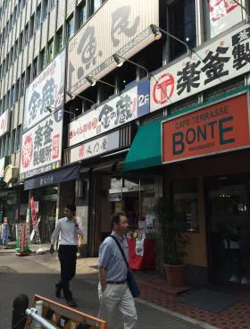 トーシン信濃町駅前ビルの外観