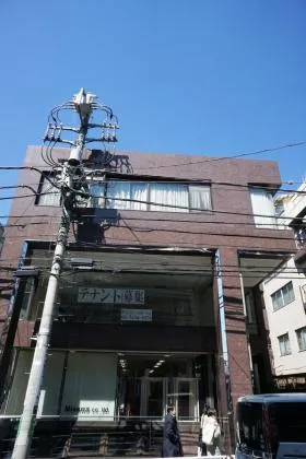 アイエヌビルの外観