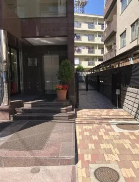 アイエヌビルの外観