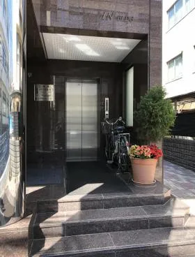 アイエヌビルの外観
