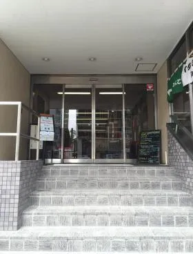 東興本社ビルの外観