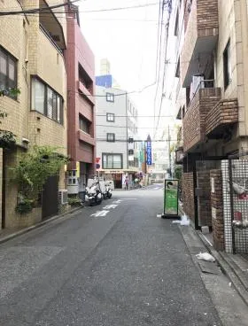 玉起屋ビルの外観