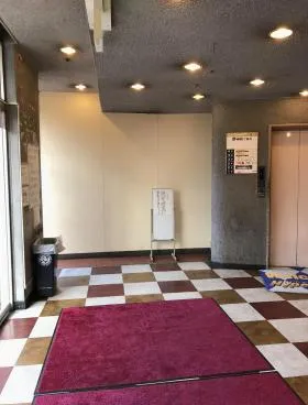 D-BOXビルの外観