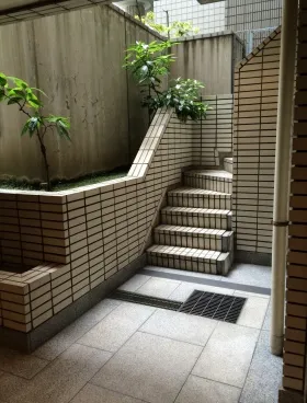 OS’85ビルの外観