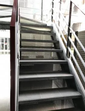 エターナル新富ビルの外観