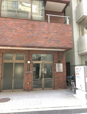 弥彦ビルの外観