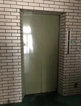 弥彦ビルの外観