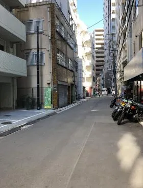 弥彦ビルの外観