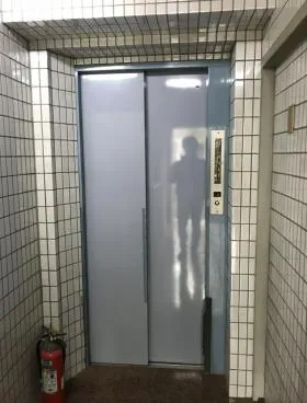 畠山ビルの外観