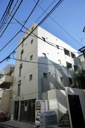 カルロ四谷ビルの外観