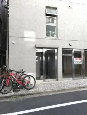 カルロ四谷ビルの外観