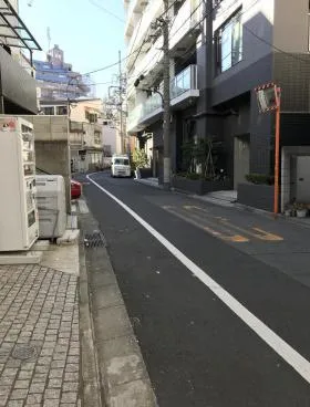 カルロ四谷ビルの外観