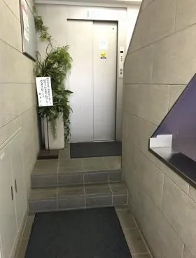鈴木ビルの外観