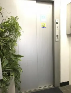 鈴木ビルの外観