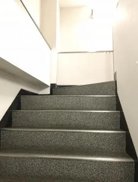 鈴木ビルの外観