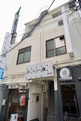 新共ビルの外観