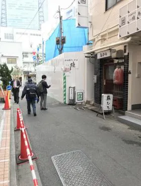 新共ビルの外観