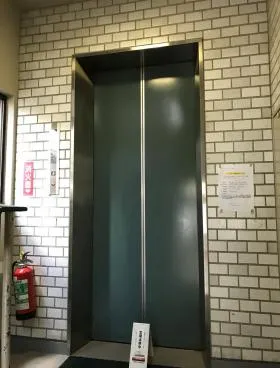 芝ホワイトビルの外観
