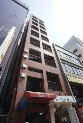 紫光ビルの外観