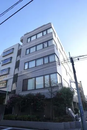 AKビルの外観