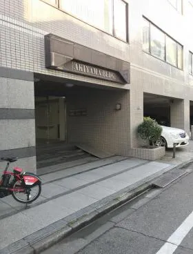 AKビルの外観