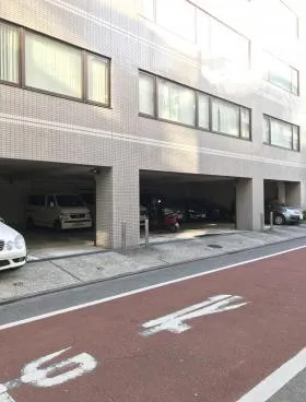 AKビルの外観