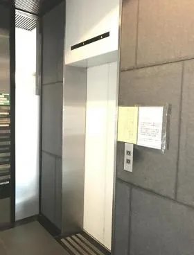 CROBIS秋葉原(旧:清鷹)ビルの外観