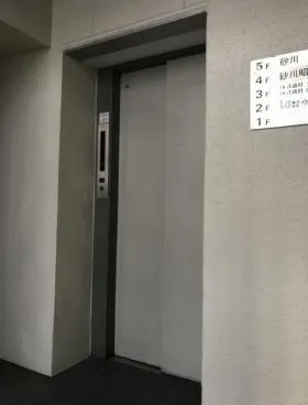 砂川ビルの外観