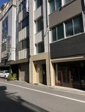 三春ビルの外観