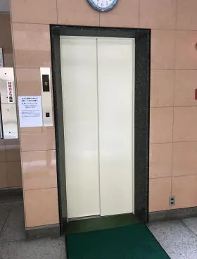 奈良部ビルの外観