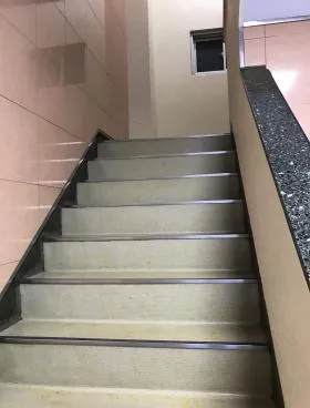 奈良部ビルの外観