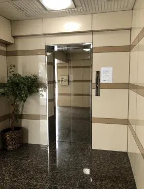 新小川町ビルの外観