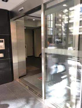 いちご人形町ビルの外観