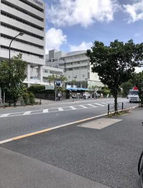英行ビルの外観
