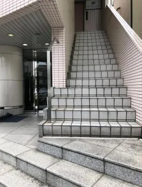 スポーツプラザビルの外観
