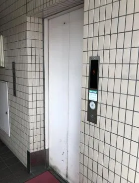 山貴ビルの外観