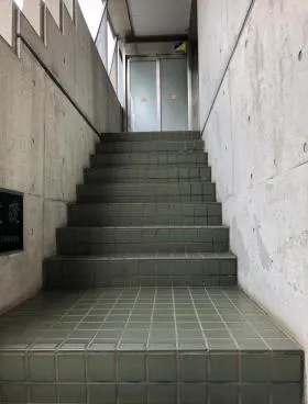 クレスタ・マルミビルの外観