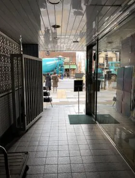 藍熊ビルの外観