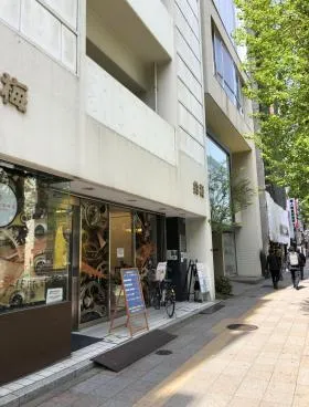 鈴梅第一ビルの外観