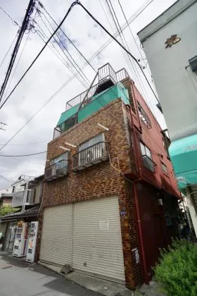 奥ビルの外観