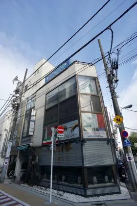 学芸フロントONEビルの外観
