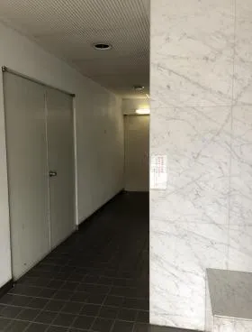 ナウスギウラビルの外観