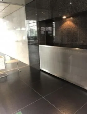 横河ビルの外観