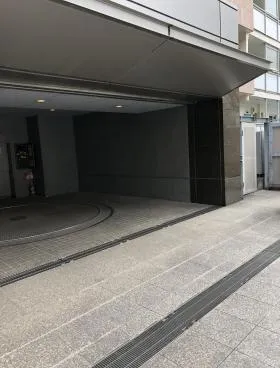 横河ビルの外観