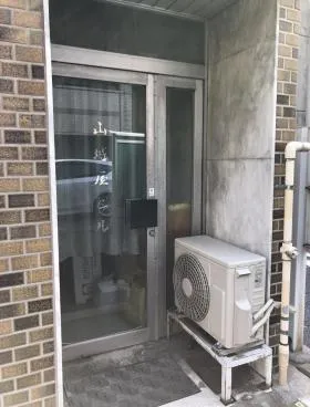 山城屋ビルの外観