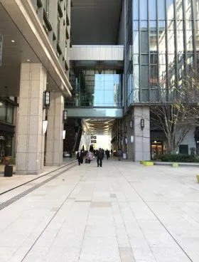 SENQ KYOBASHIビルの外観